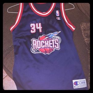 Hakeem Olajuwon champions rockets jersey
